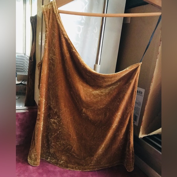 Ashley Stewart brand new one shoulder velvet top - Picture 3 of 5